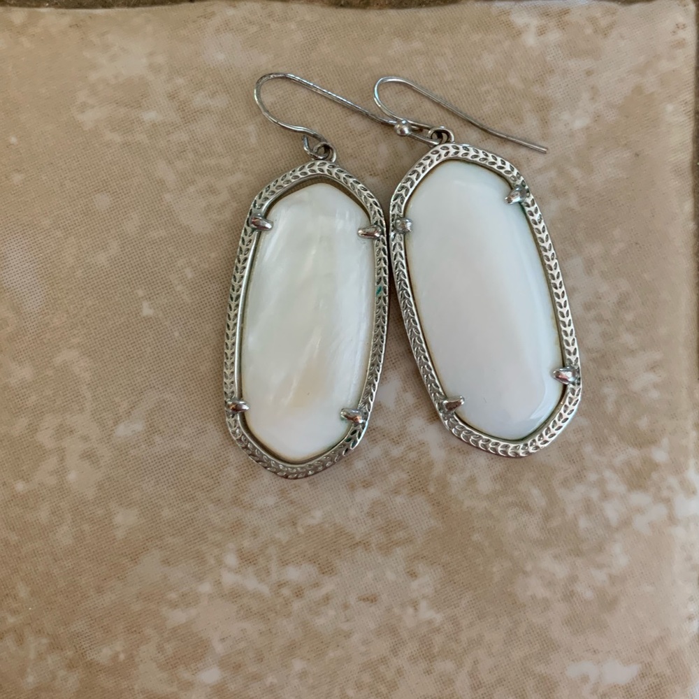 Kendra Scott Elle style in Silver & Ivory